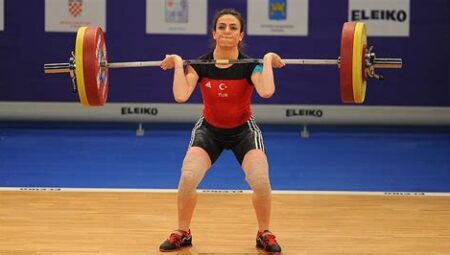 Kadınlar Halter Şampiyonası’nda Rekabet Kızışıyor
